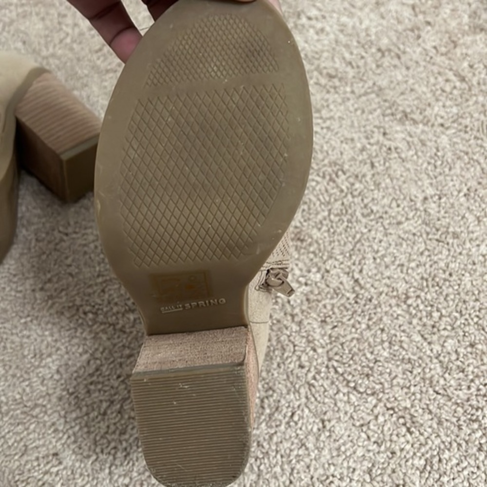 ‎Booties - Picture 3 of 6